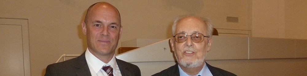 Dr. Rembert Elbers (rechts) mit dem Laudator, Dr. Matthias Dormeyer (links) (Quelle: Dr. Helga Blasius)